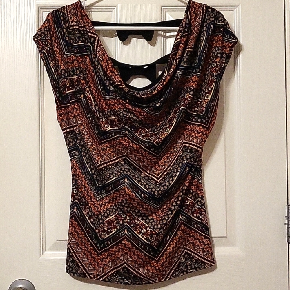*CLOSING 5/18* Beautiful sleeveless top.